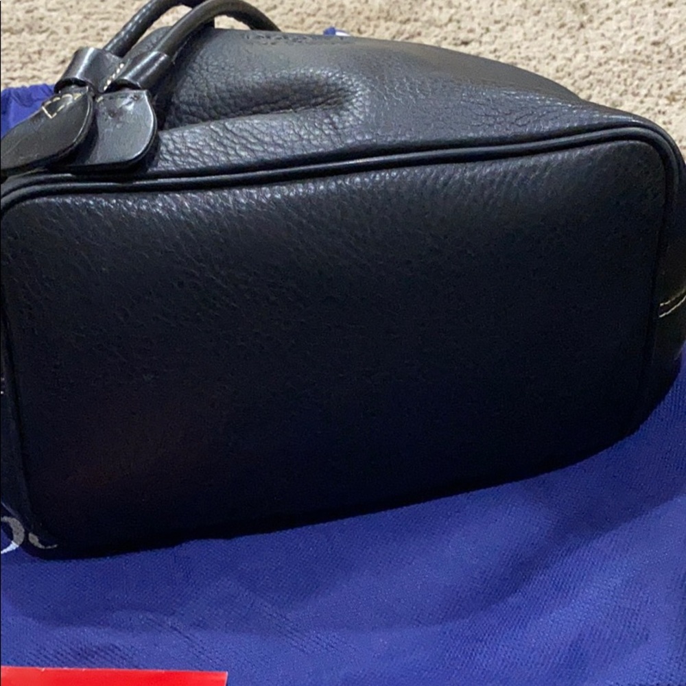 Black leather Dooney & Bourke Handbag - Picture 2 of 7